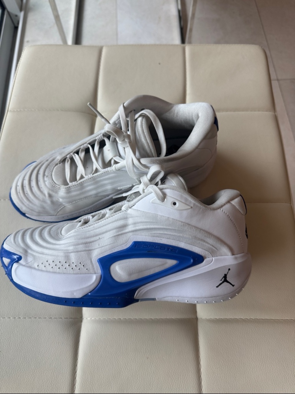 Jordan Men's White and Blue Low-Top Basketball Sneakers